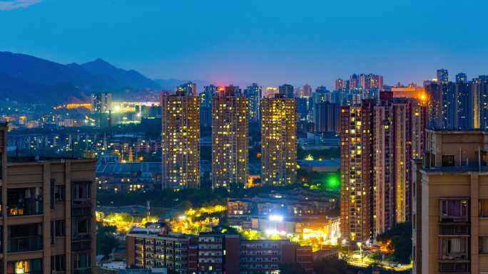 夜晚来临灯火辉煌城市空镜头