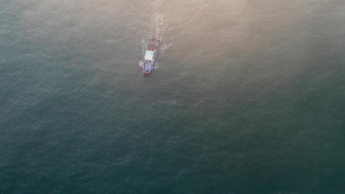 海中泛舟小船驶过泛海航行航拍渔船