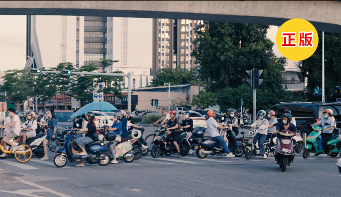 深圳电动车车流过路口