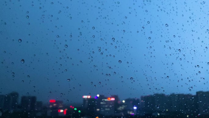 夜晚闪电下雨玻璃水珠