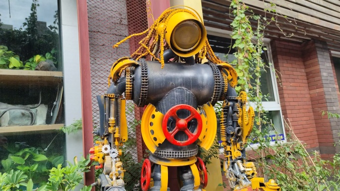 街边的机器人雕塑