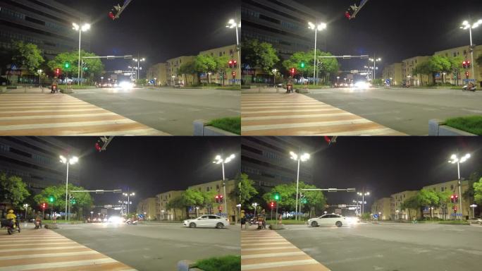 夜晚公路红绿灯路口摩托汽车在等待红路灯