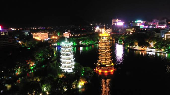 桂林日月塔夜景