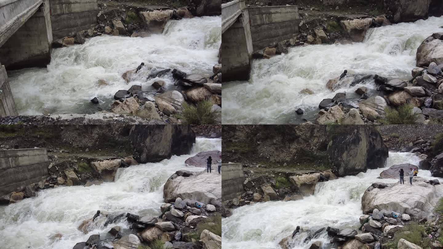 四川甘孜州康定力丘河瀑布
