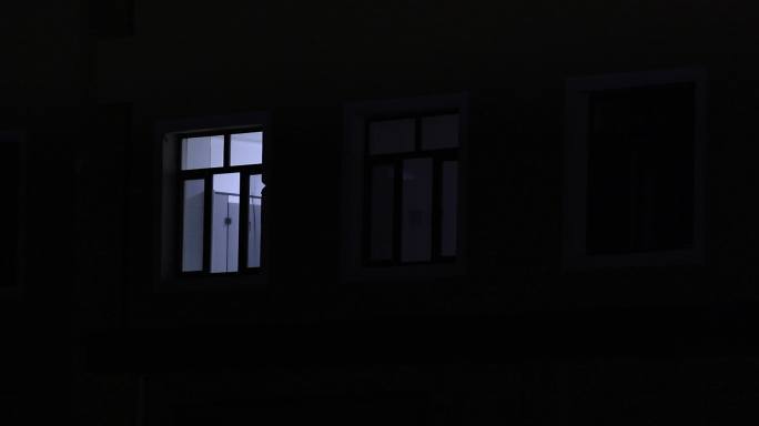 夜晚的窗户
