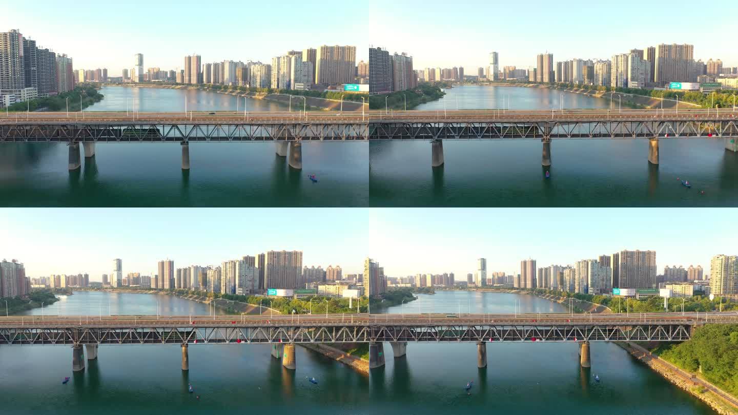 4K航拍湘桂铁路列车驶过衡阳湘江公铁大桥