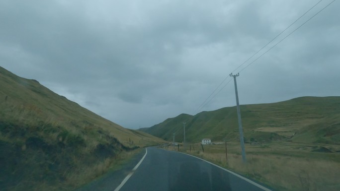 四川甘孜康定新都桥镇无名道路草原风景