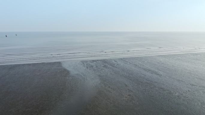 遥望天际边的海岸线海水后浪推前浪