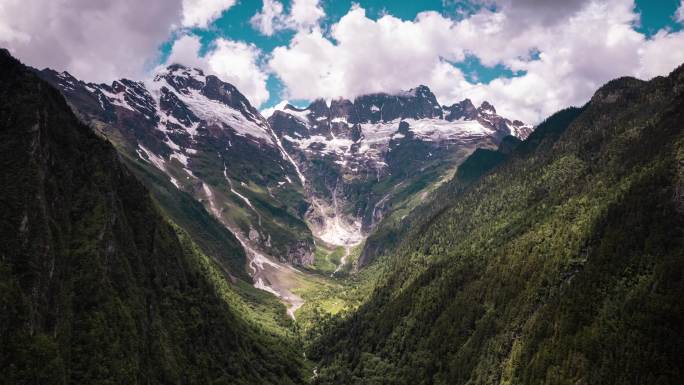 雪山森林航拍延时4k