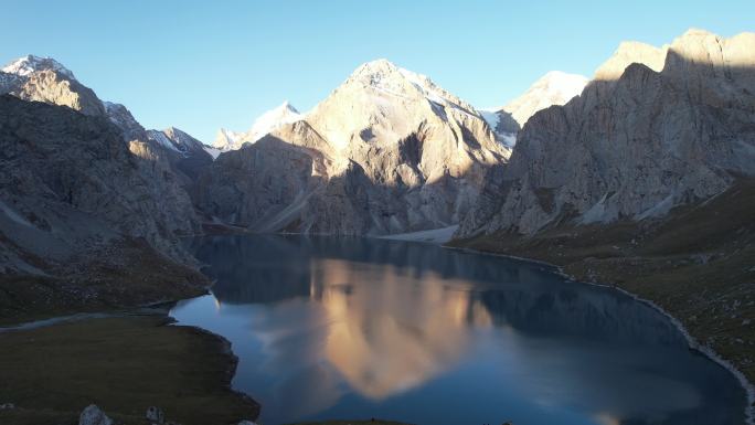 新疆天山乌孙古道天堂湖早晨航拍