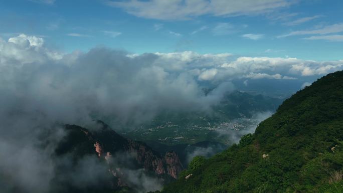 4k航拍穿云 山城一景