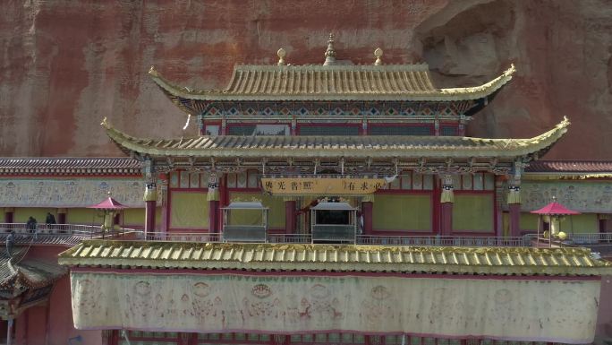 航拍临夏罗家洞寺院