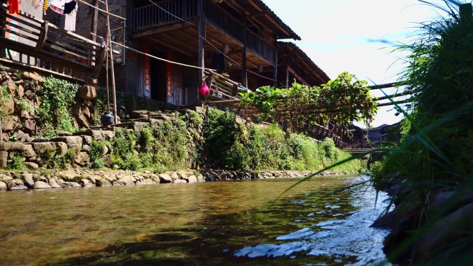 木屋 溪流 石阶 青苔 水上小屋