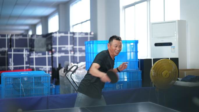 【4K高清原创】智能机器人对练乒乓球