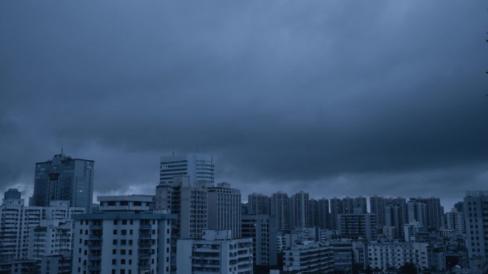 台风天城市天空-延时