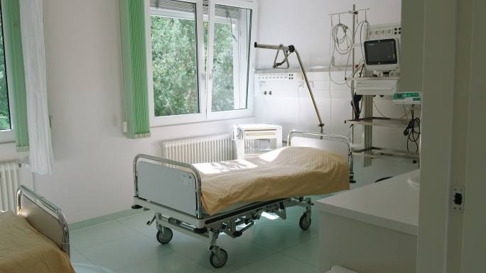 现代医院的空病房监护病房住院观察病床空镜