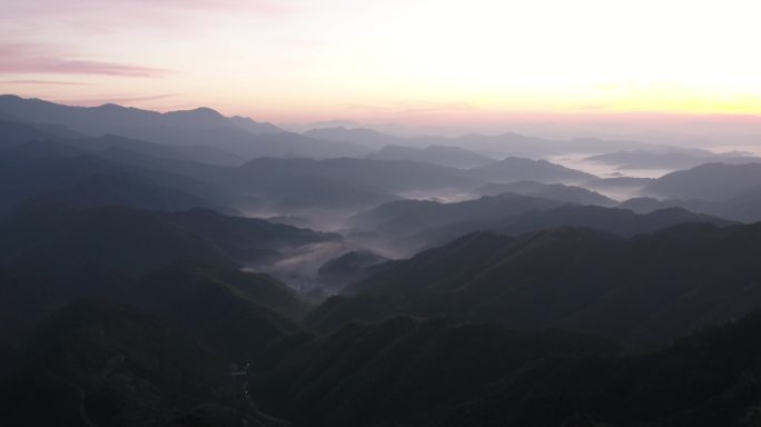 乡下乡村日出山间云雾