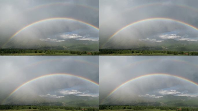 新疆喀纳斯村雨后双彩虹