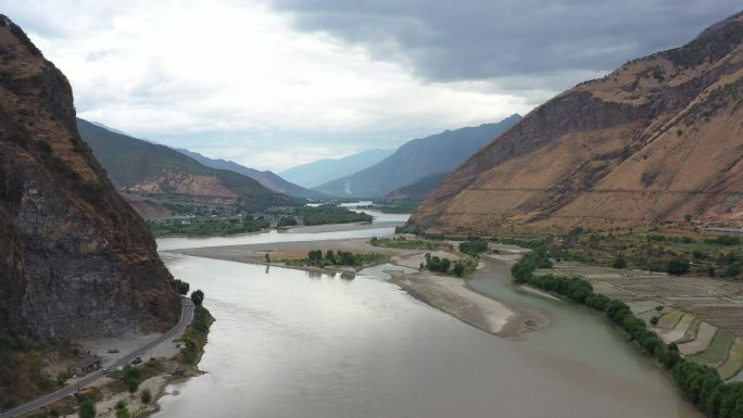 西藏雅鲁藏布江雪山河流航拍原创4K