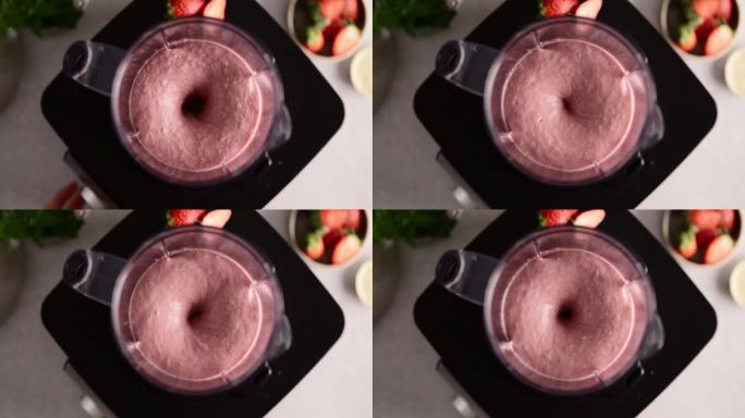 搅拌机混合草莓冰沙特写