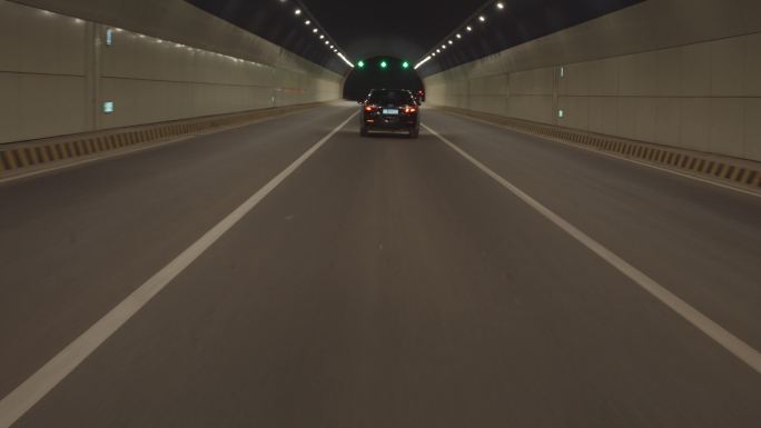 4K青岛城市夜晚嵩山隧道车拍影视素材