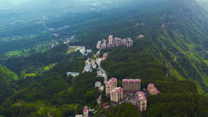 航拍湖北苏马荡高山度假区