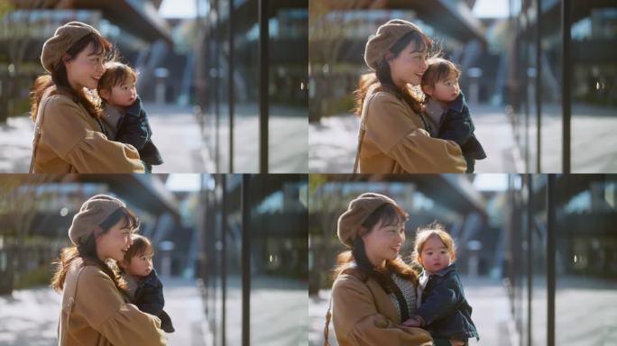 冬天阳光明媚的一天，母亲和她的小女儿在城里逛街