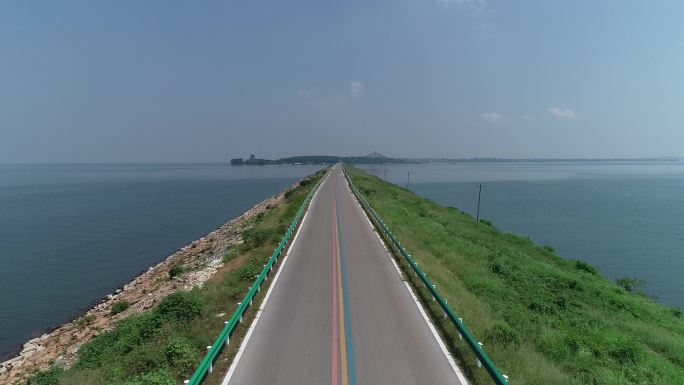 江西鄱阳湖堤坝旅游公路骑行道