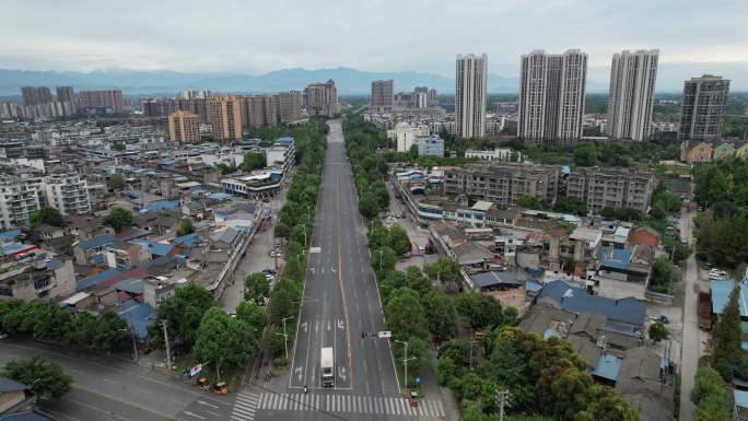 城市疫情之下街道门店关门寥寥车辆横移