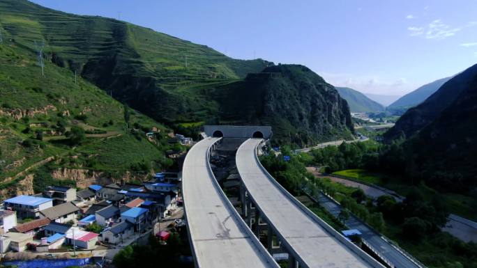 高速路建成未通车航拍