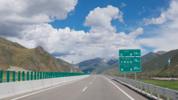 川藏线高速路沿途景色