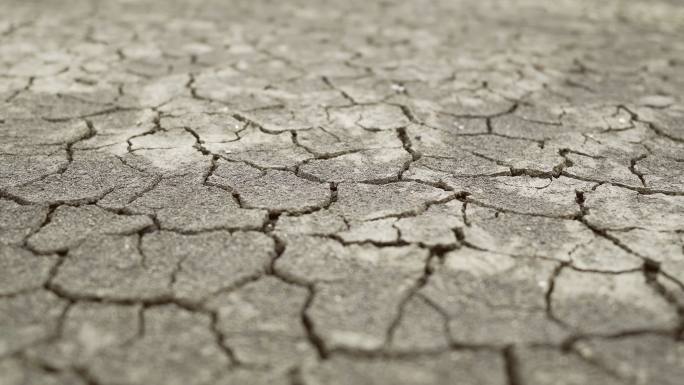 旱季。大地龟裂耕地破坏土壤沙化