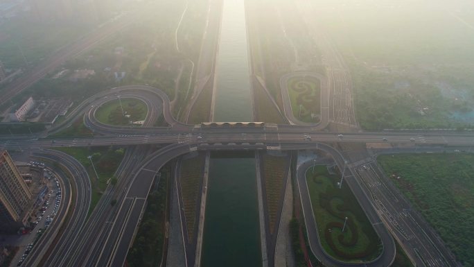 【航拍】清晨的城市桥梁和运河