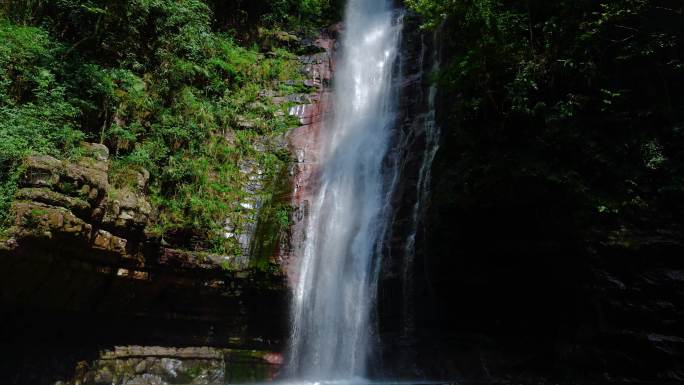 高山流水瀑布