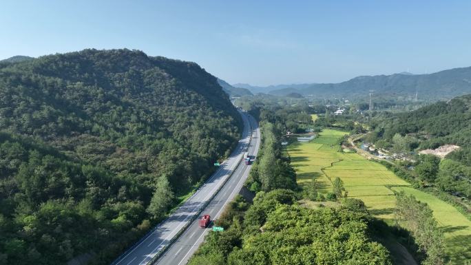 航拍美丽乡村高速公路