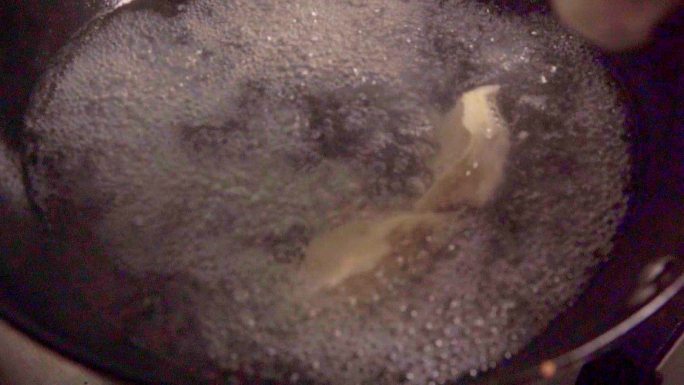 沸水 沸腾 气泡 开水 下饺子