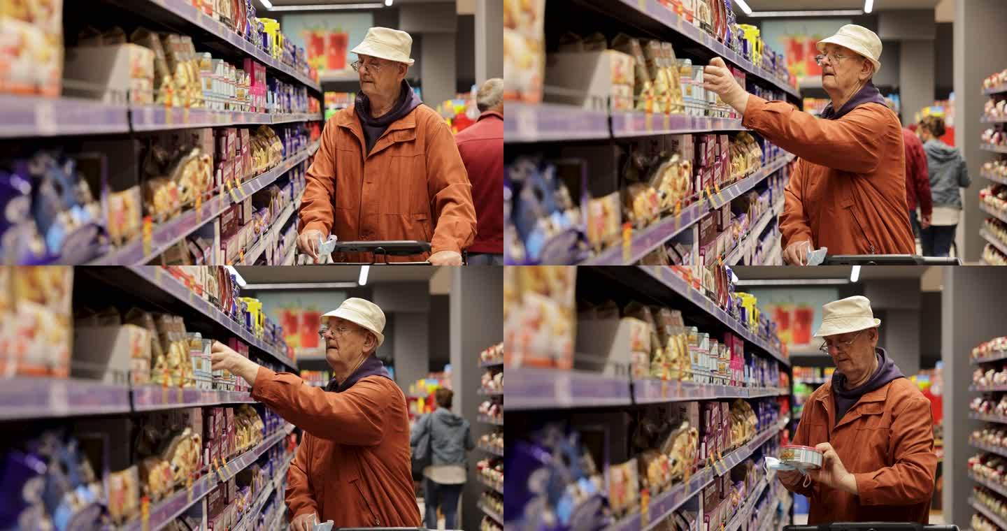 在超市里戴着帽子的高级男士正在寻找产品