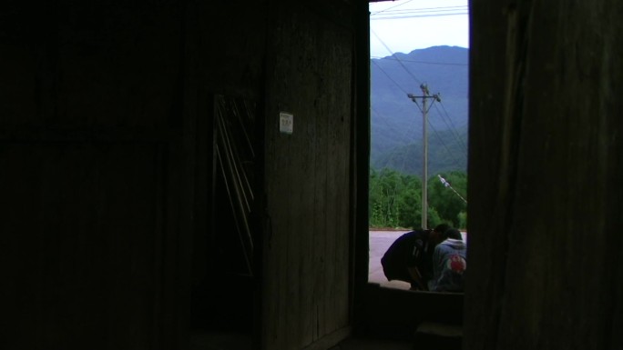 大山 底层生活 农村  老人 留守