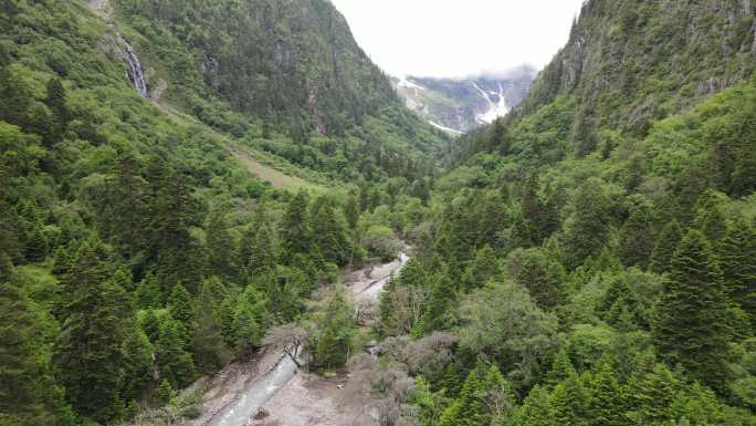 雨崩神瀑航拍 山林溪水