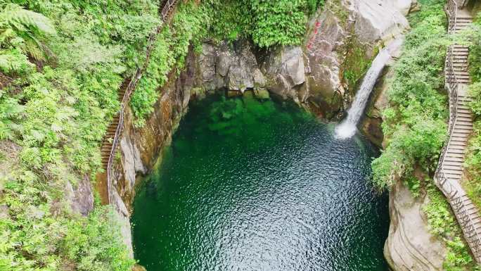 漓江源头华江龙潭果冻水