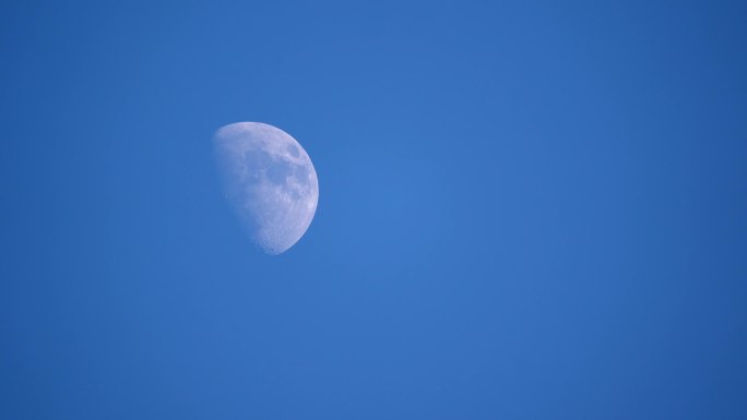 中秋节前蓝天月亮实拍6.8倍速