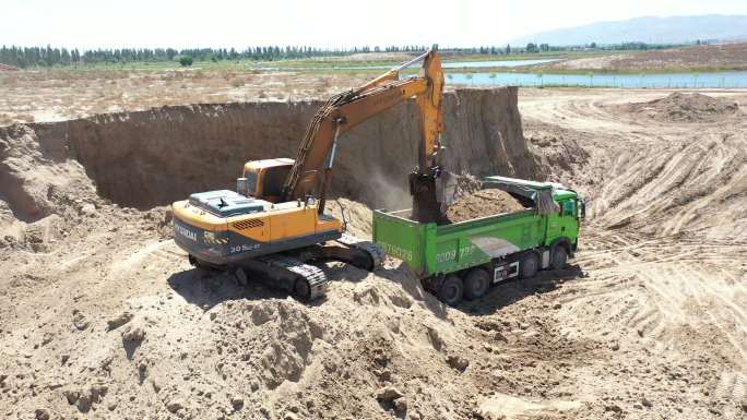 挖掘机挖土施工素材