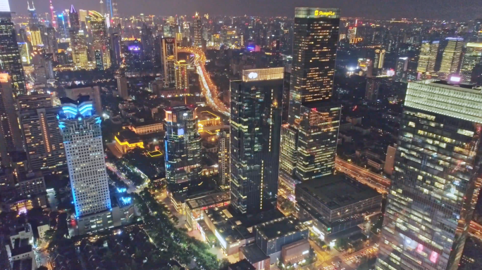 4K上海市中心嘉里中心航拍香格里拉夜景