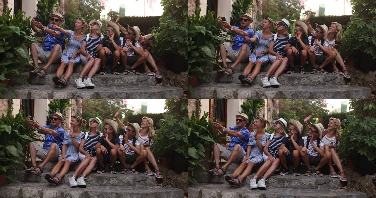 多代家庭观光美丽的瓦尔德莫萨小镇，马略卡岛，西班牙