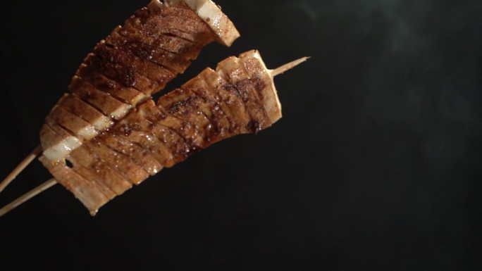 电烤炉和铁板烧各种食材，鱿鱼羊肉串青椒