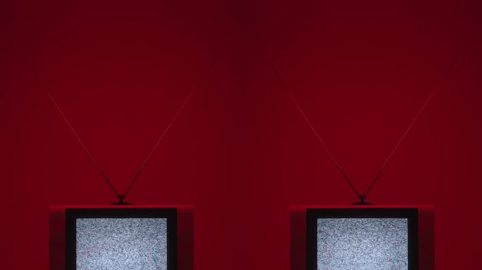 一个电视静态噪音的垂直视频，在一个暗房间的框架中间，前面有两张椅子，颜色为深红色