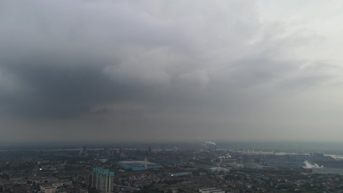 城市航拍乌云密布暴雨来临 (2)