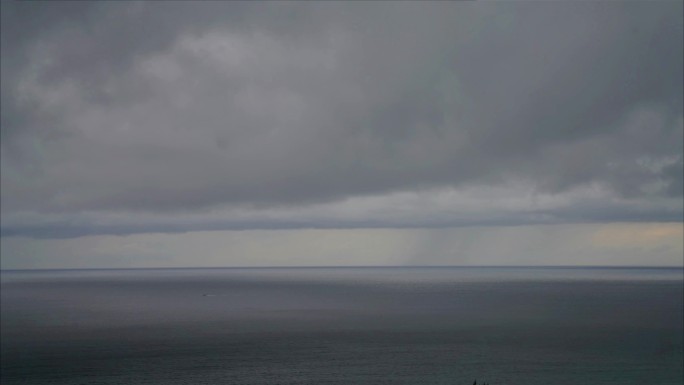 海面雨云 阴雨天海天一色 雨前海面景象