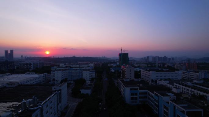 夕阳照耀城市深圳龙岗建筑锦龙三路1/2