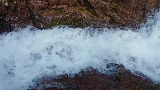 山涧流水